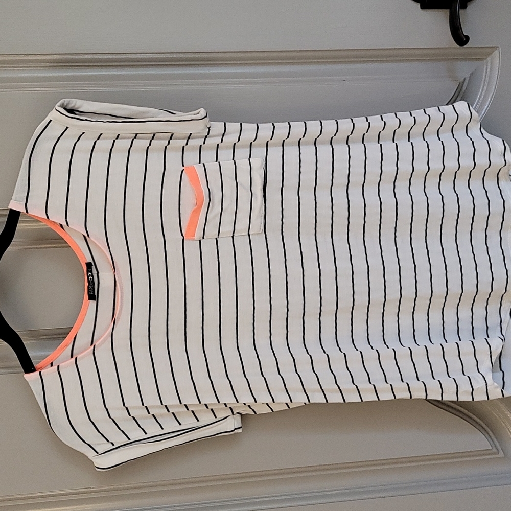 Black and white stripe top